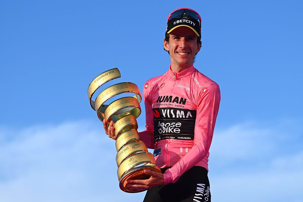 divId-love-to-come-back-Simon-Yates-love-for-the-Giro-dItalia-fuels-desire-to-defend-maglia-rosadiv-1