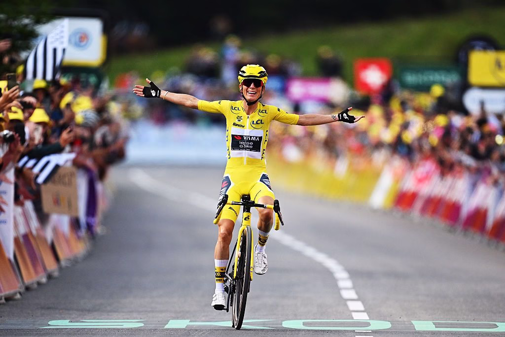 divPauline-Ferrand-Prevot-and-Tadej-Pogacar-win-prestigious-Velo-dOr-awards-for-best-cyclists-of-the-year-in-2025div-1