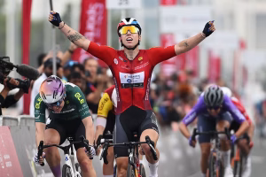 UAE-Tour-Women-Untouchable-Lorena-Wiebes-powers-to-third-straight-victory-but-pushed-close-by-rivals-in-hectic-stage-3-finish-1