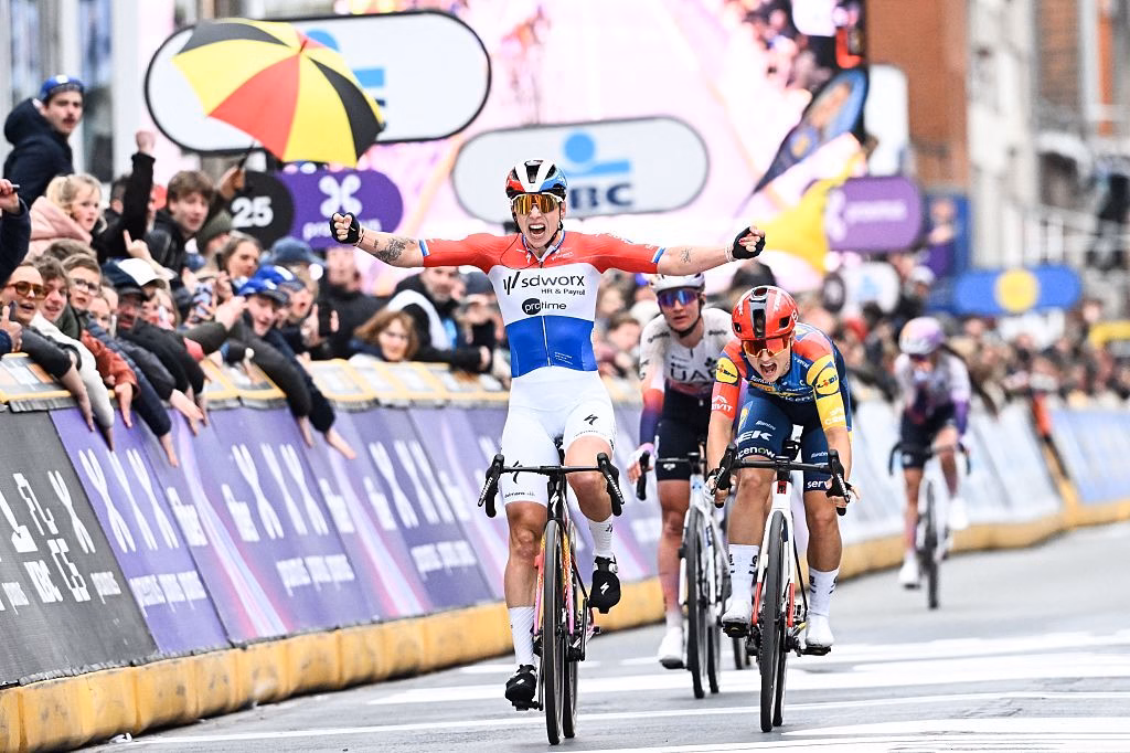 In-Flanders-Fields-Women-Lorena-Wiebes-sprints-to-record-third-consecutive-victory-in-Wevelgem-1