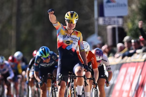 Nokere-Koerse-Women-Lotte-Kopecky-powers-to-third-career-victory-1