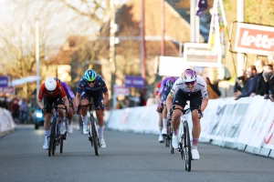 Samyn-Ladies-Lara-Gillespie-surges-on-uphill-finish-in-Dour-from-small-breakaway-for-first-road-win-of-the-season