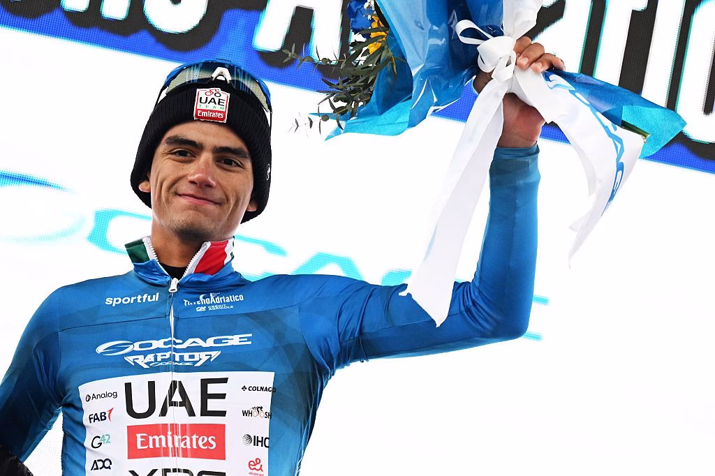 divIts-all-part-of-the-job-Isaac-del-Toro-suffers-in-the-cold-and-rain-but-extends-Tirreno-Adriatico-lead-by-a-seconddiv-1