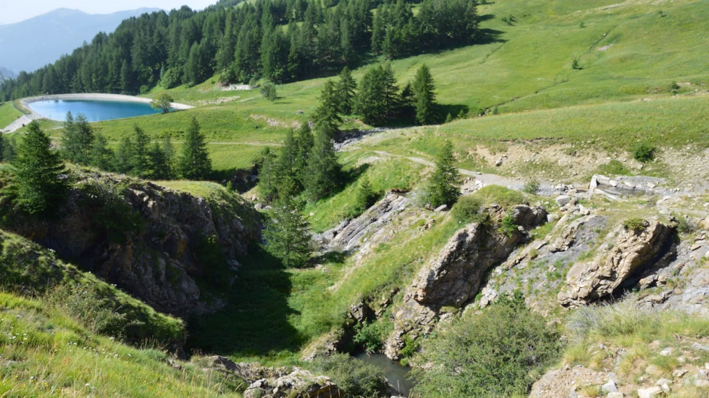 Breathtaking alpine scenery with lake and lush greenery in Allos, France.