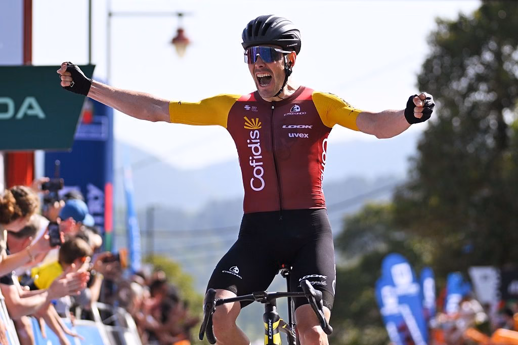 Itzulia-Basque-Country-Alex-Aranburu-blasts-ahead-of-Tobias-Halland-Johannessen-on-final-uphill-section-for-stage-4-win-1