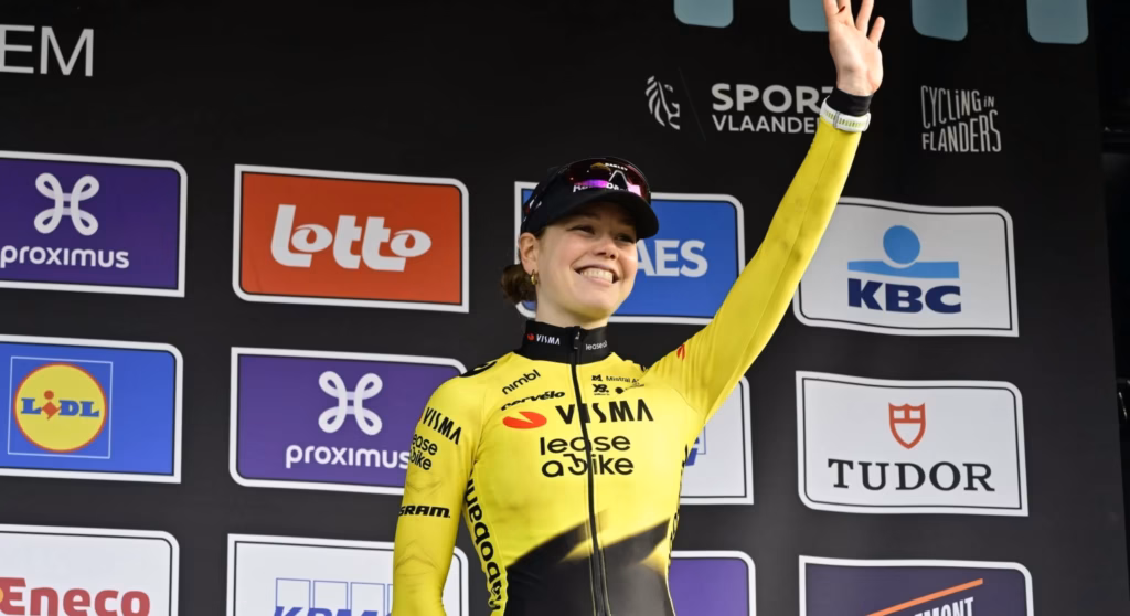 Lieke Nooijen 2026 Dwars Door Vlaanderen podium (Cor Vos)