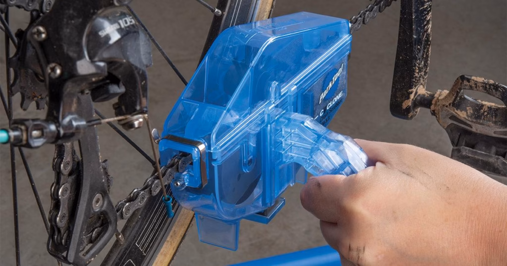 Park Tool CM-5.3 Cyclone chain scrubber in use