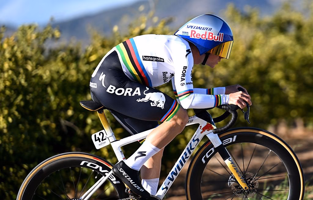 divAn-unprecedented-commitment-Remco-Evenepoel-signs-with-Specialized-for-lifediv-1