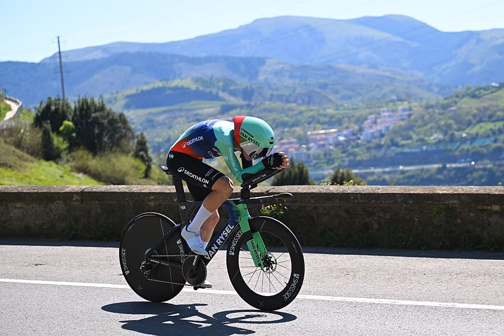 divItzulia-Basque-Country-Paul-Seixas-pours-on-the-power-to-win-individual-time-trial-opener-and-claim-leaders-jerseydiv