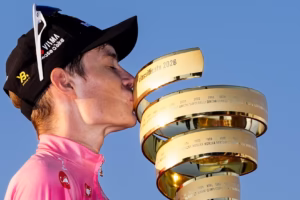 Jonas Vingegaard 2026 Giro d'Italia Trophy