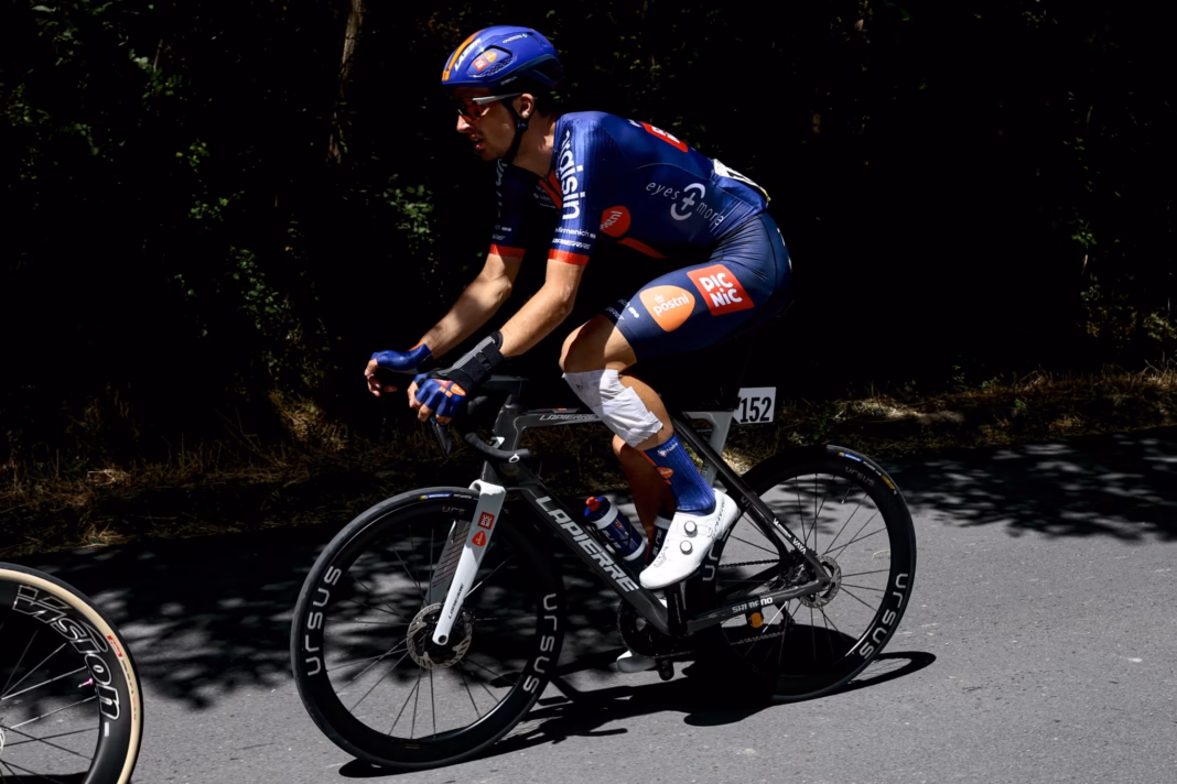 Timo de Jong abandons 2026 Giro d’Italia on stage 5 after wrist pain from earlier crash Timo de Jong abandons 2026 Giro d’Italia on stage 5 after wrist pain from earlier crash