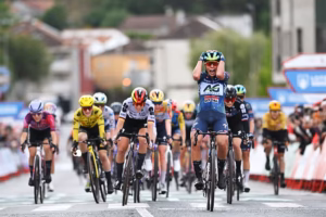 Vuelta-Femenina-Shari-Bossuyt-wins-a-dramatic-stage-2-sprint-as-Franziska-Koch-takes-second-place-and-the-overall-lead-1