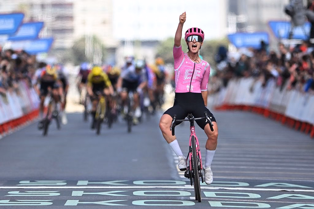 Vuelta-Femenina-Solo-raid-nets-victory-on-stage-3-for-Cedrine-Kerbaol