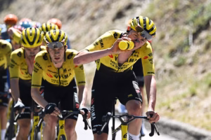 div6-Wkg-all-day-Tim-Rexs-pain-face-captures-domestique-going-above-and-beyond-to-help-Jonas-Vingegaard-claim-Giro-dItalias-maglia-rosa-on-Piladiv-1