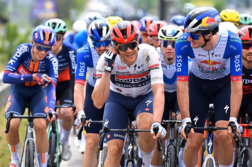 divGiro-dItalia-stage-2-LIVE-The-peloton-hits-the-hills-on-the-road-to-Veliko-Tarnovodiv-1