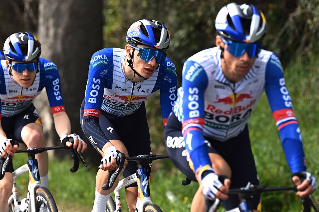 divJai-Hindley-and-Giulio-Pellizzari-combine-as-Red-Bull-Bora-Hansgrohe-GC-leaders-to-take-on-Jonas-Vingegaard-at-Giro-dItaliadiv-1