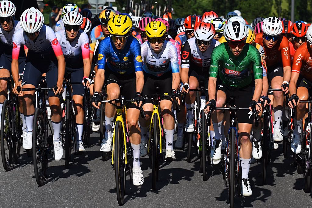 Lauren-Dickson-suffered-a-broken-collarbone-in-stage-3-crash-at-the-Tour-de-Suisse