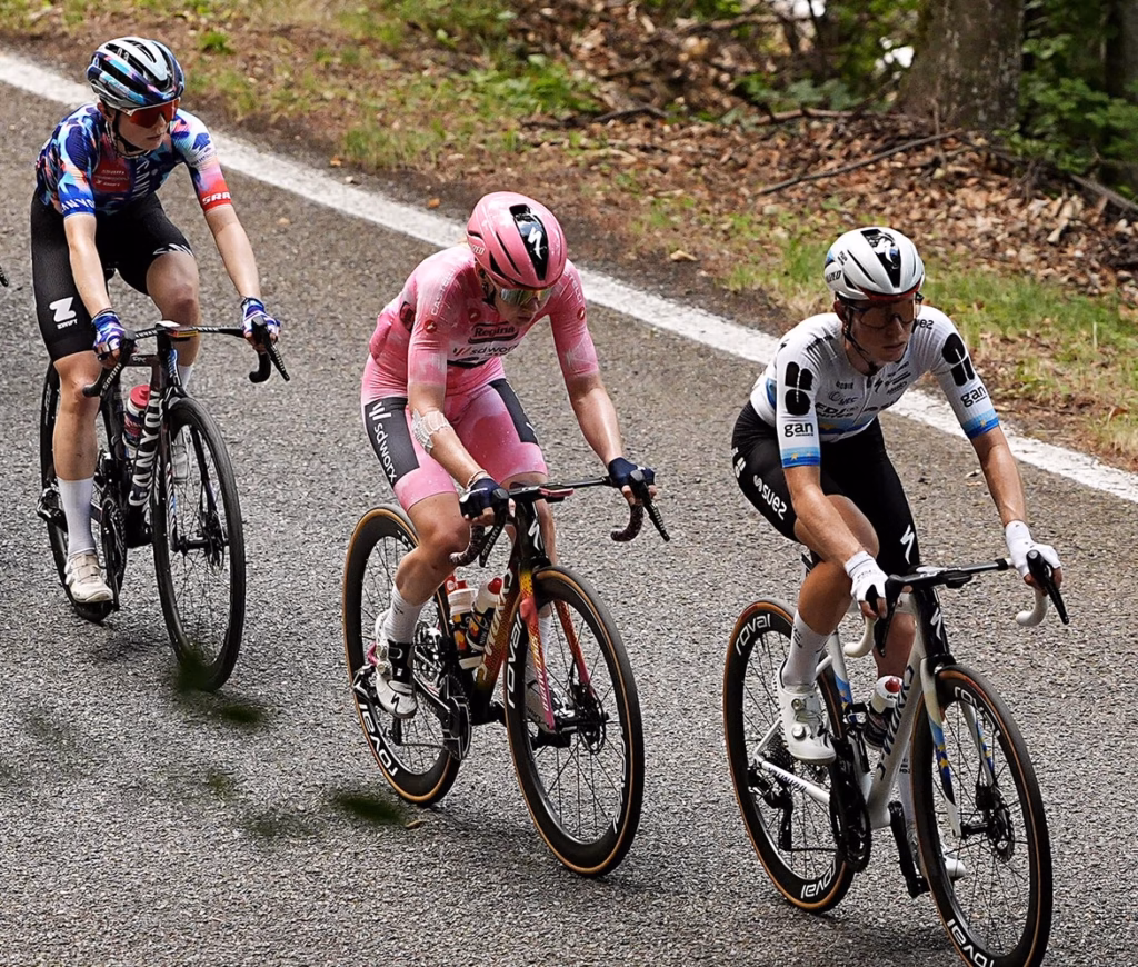 Vollering Niedermaier Van der Breggen Colle delle Finestre 2026 Giro d'Italia Women (RCS)
