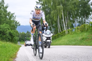 divI-missed-the-moment-to-go-really-deep-–-Marlen-Reusser-refuses-to-blame-bike-choice-for-heavy-Giro-dItalia-Women-mountain-time-trial-lossdiv-1