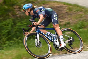 divI-was-hanging-over-the-barrier-–-Memories-of-Giro-dItalia-crash-take-toll-on-Urska-Zigart-in-opening-stage-of-Tour-de-Suisse-Womendiv