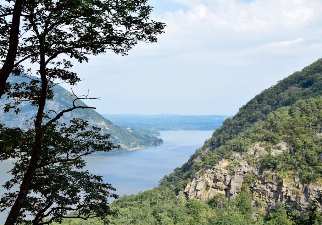 Hudson Valley A scenic river flows between lush green mountains.