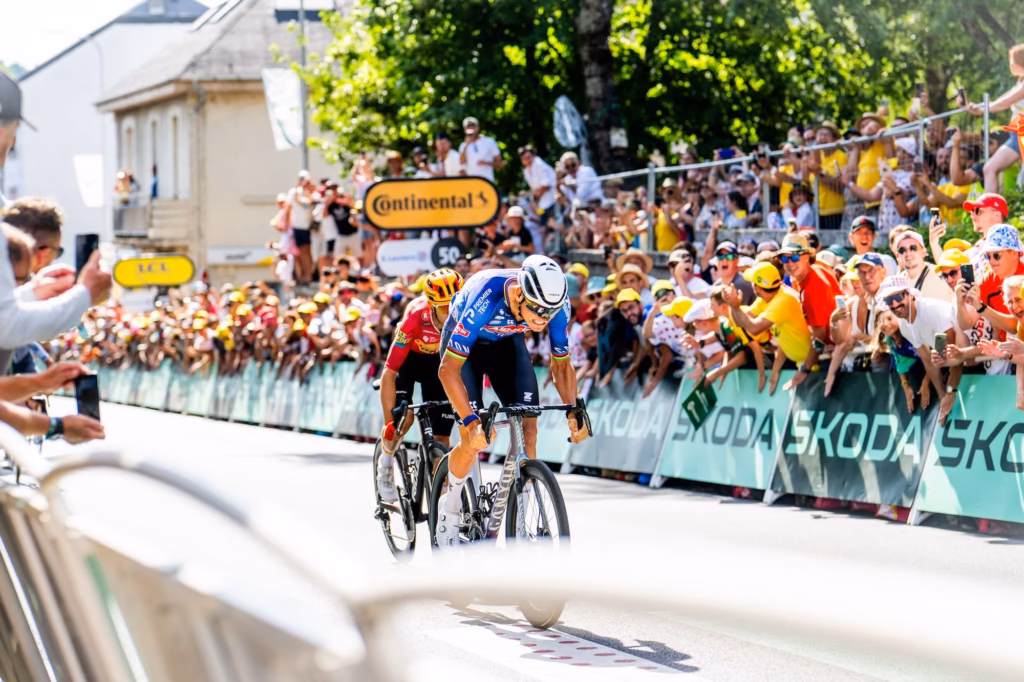 Eight-injured-after-press-car-crashed-through-barriers-500-metres-before-Tour-de-France-stage-finish-in-Correze