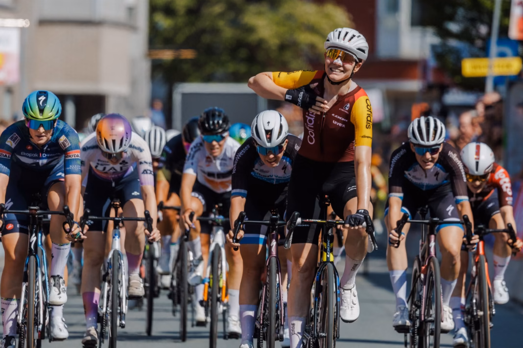 Dwars Door Wingene 2026: Martina Alzini wins bunch sprint after late Cofidis chase Dwars Door Wingene 2026: Martina Alzini wins bunch sprint after late Cofidis chase