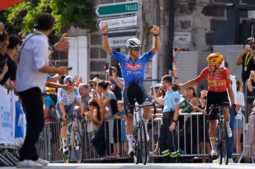 Mathieu van der Poel 2026 Tour de France Stage 9 Finish (Getty)