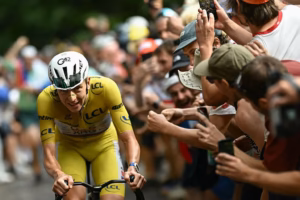 divFears-of-chaos-of-LAlpe-dHuez-as-crowds-pack-Alpine-climb-for-Tour-de-France-showdowndiv