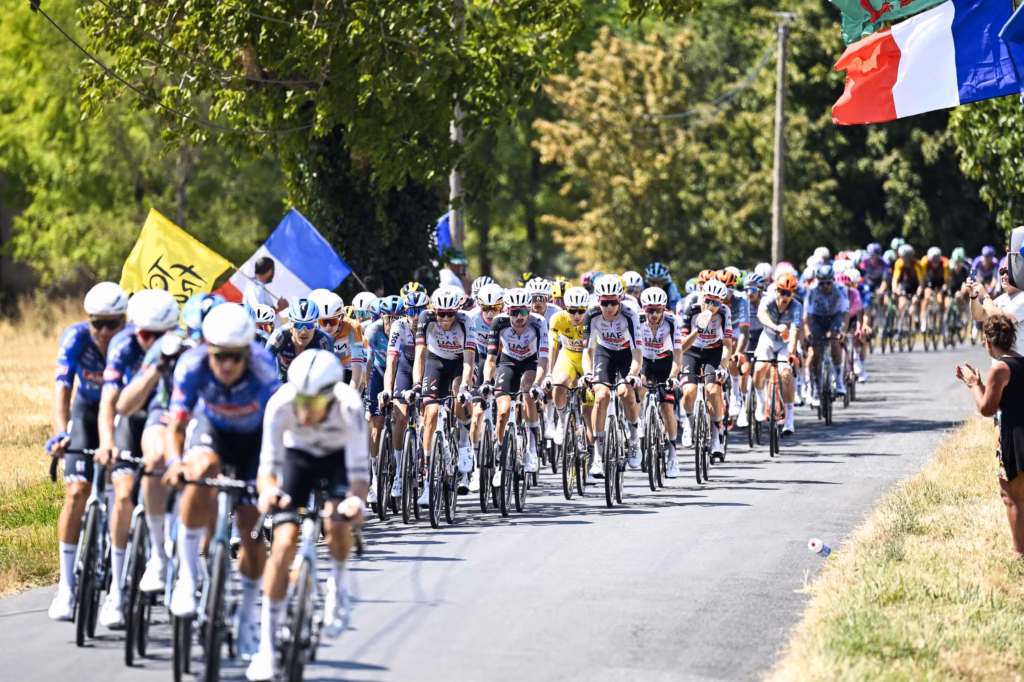 divThe-three-of-four-richest-teams-hoover-up-all-the-best-young-riders-–-Tour-de-France-director-backs-salary-cap-for-professional-cyclingdiv