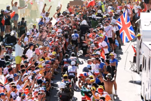 divUnpopular-opinion-Alpe-dHuez-is-on-the-limit-and-it-wasnt-even-the-best-atmosphere-at-this-Tour-de-Francediv