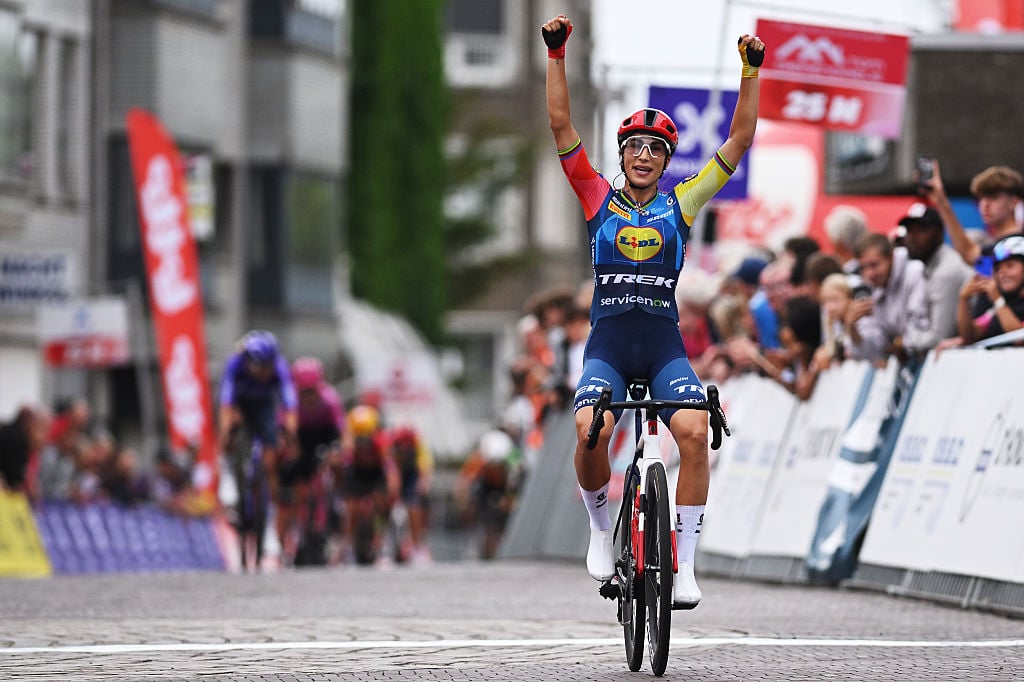 Egmont Cycling Race Women 2026: Elisa Balsamo wins in Zottegem after Lucinda Brand lead-out