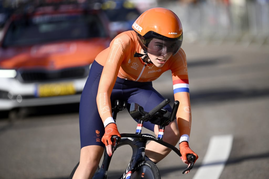 Fee Knaven steps up to WorldTour after signing with Human Powered Health for 2 seasons