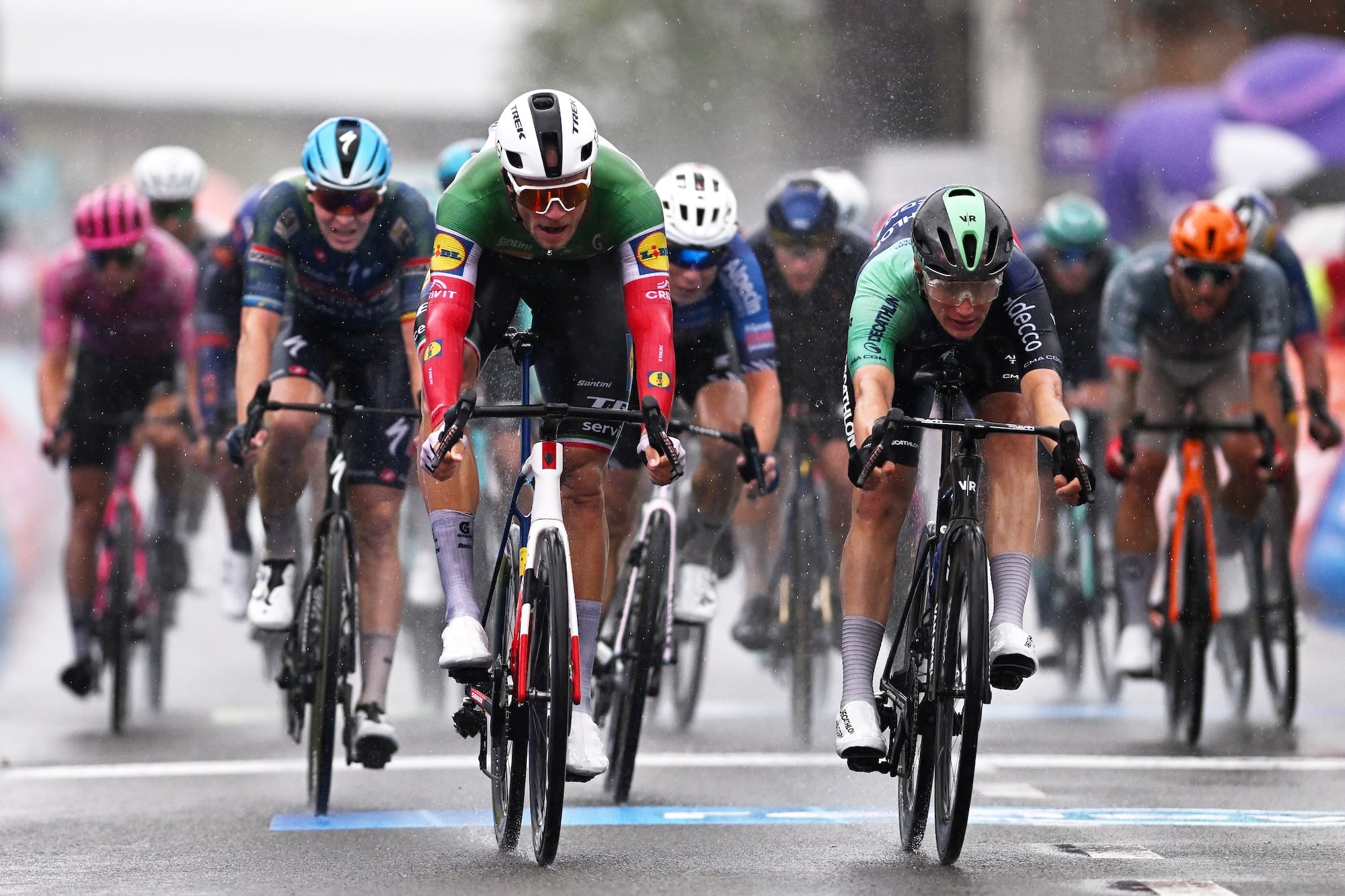 Renewi Tour 2026 stage 1: Jonathan Milan beats Olav Kooij in photo finish after late breakaway caught