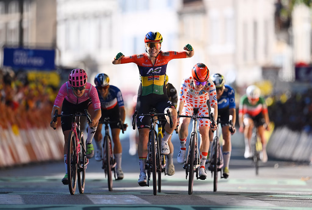 Tour de France Femmes 2026 stage 6: Kim Le Court-Pienaar wins from eight-rider sprint in Tournon-sur-Rhône Tour de France Femmes 2026 stage 6: Kim Le Court-Pienaar wins from eight-rider sprint in Tournon-sur-Rhône