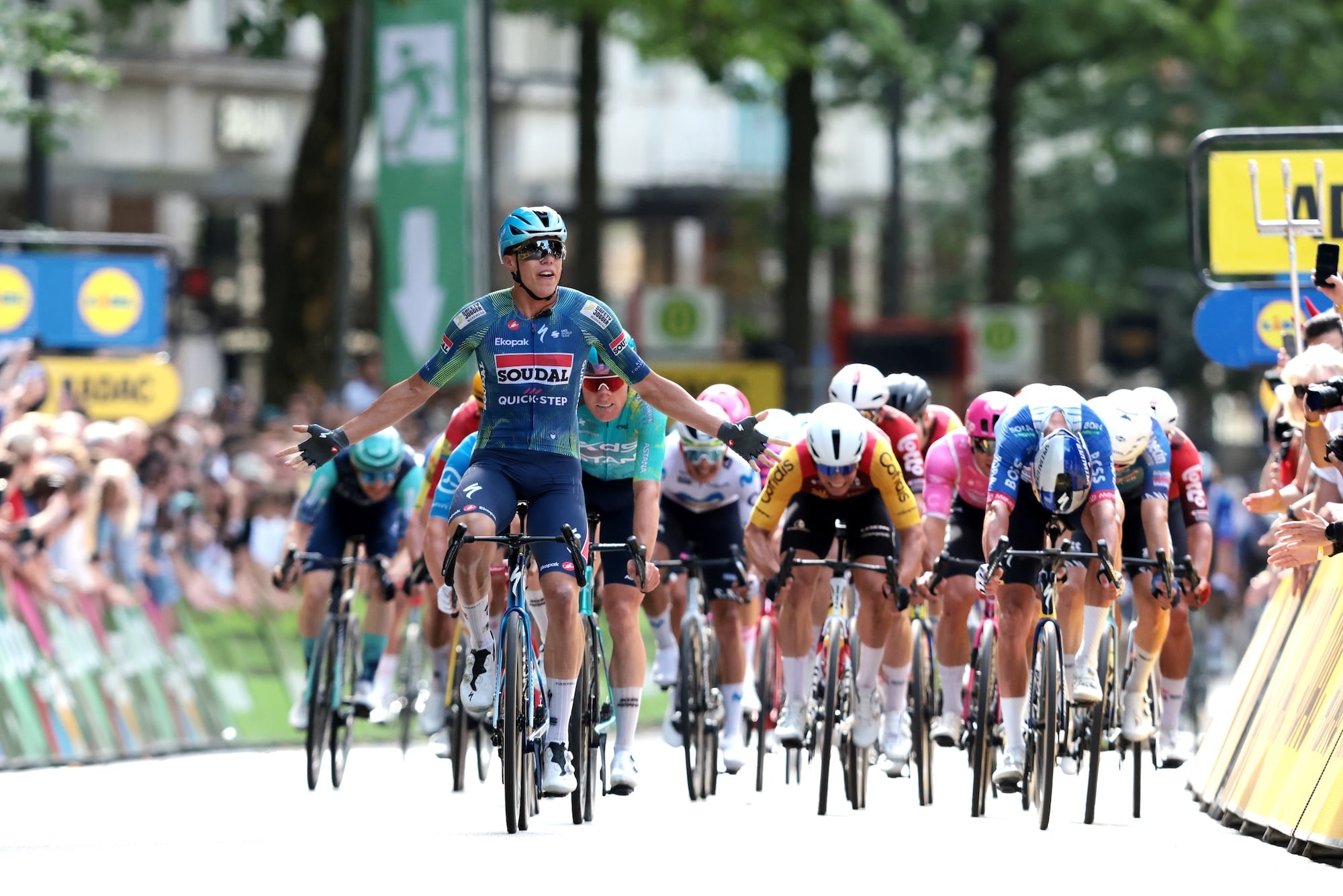 ADAC Cyclassics 2026: Paul Magnier wins Hamburg sprint after Del Toro splits race on Waseberg