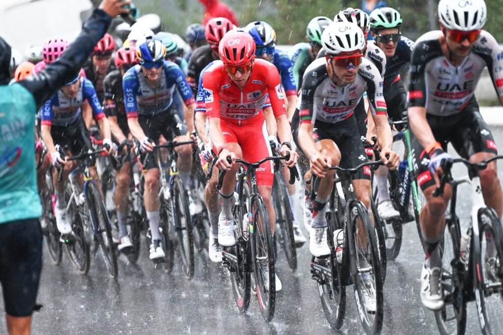 Vuelta-a-Espana-Stage-3-ends-without-a-winner-as-extreme-weather-batters-the-peloton-on-the-road-to-first-summit-finish-at-Font-Romeu