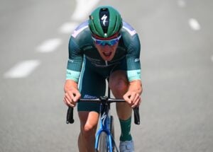 divI-didnt-really-have-much-left-for-such-a-hard-finish-–-Ethan-Hayter-misses-out-on-red-jersey-again-at-Vuelta-a-Espana-despite-gutsy-breakaway-ride-in-ripped-shortsdiv
