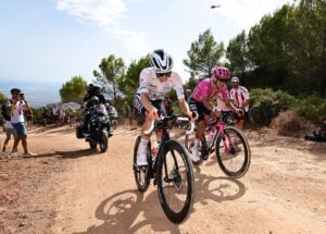 divI-was-pretty-useless-–-Oscar-Onley-overcooks-gravel-climb-at-Vuelta-a-Espana-and-pays-the-pricediv
