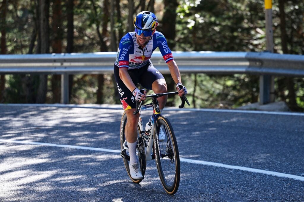 divThere-was-never-a-sign-that-he-was-struggling-–-Primoz-Roglic-dispels-doubts-as-he-moves-up-to-second-overall-at-Vuelta-a-Espana-on-first-mountain-testdiv