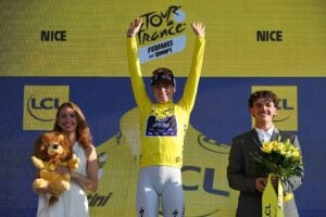 divTour-de-France-Femmes-stage-9-LIVE-The-fight-for-the-yellow-jersey-is-alive-as-the-peloton-races-four-laps-up-Col-dEzediv