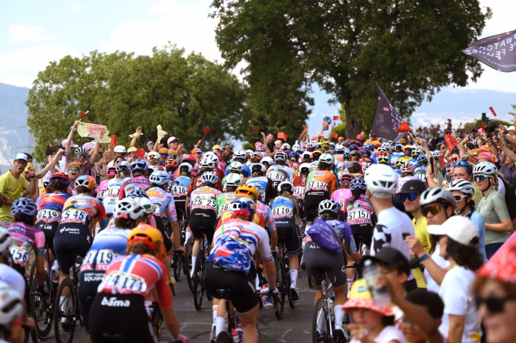 divWhats-in-a-warning-–-Looking-into-the-consequences-of-a-caution-after-Tour-de-France-Femmes-stage-1-report-delivers-lengthy-listdiv