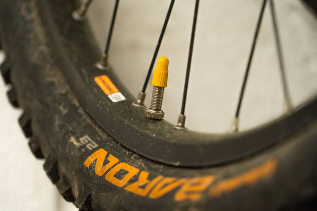 How to inflate a Presta valve without an adapter: check your pump first