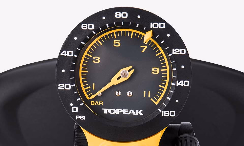 Analogue pressure gauge on the Topeak JoeBlow Sport III floor pump