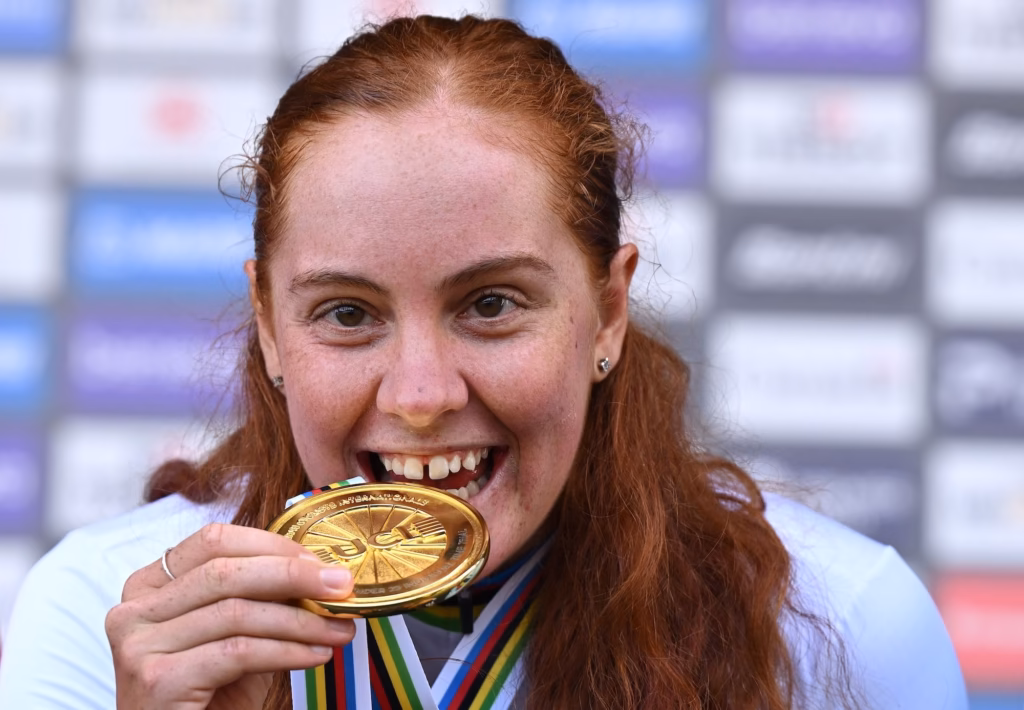 divI-exploded-spectacularly-to-dreaming-theres-a-rainbow-at-the-top-Felicity-Wilson-Haffenden-reverses-fortune-on-final-ITT-climb-this-year-for-womens-U23-gold-at-Road-Worldsdiv