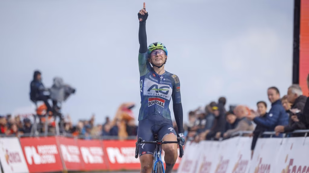 Letizia Borghesi wins Eneco Tour Women Stage 4 on Col du VAM