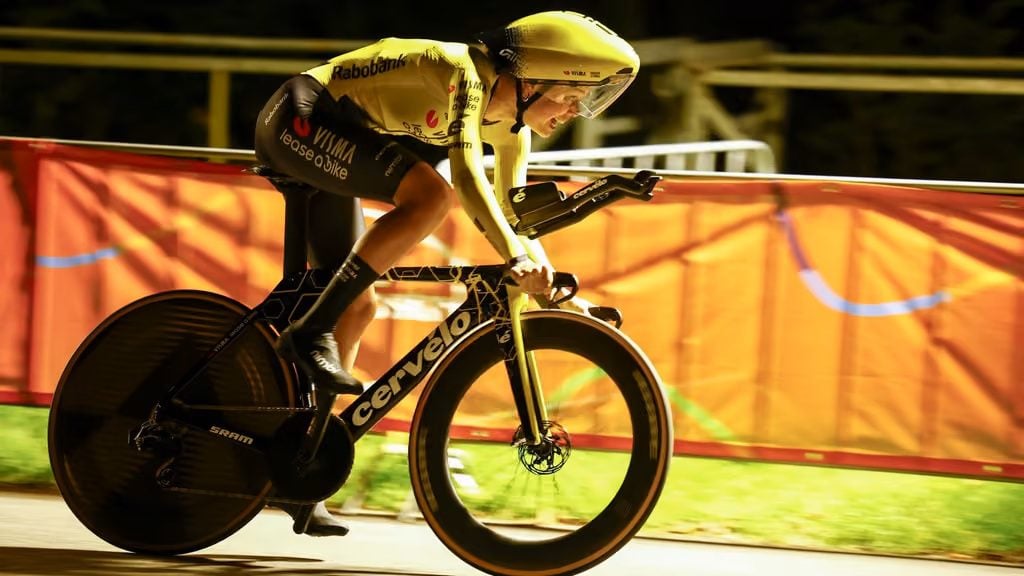 Tour Guide Raining Lieke Nooijen wins Eneco Tour Women 2026 prologue in The Hague ...