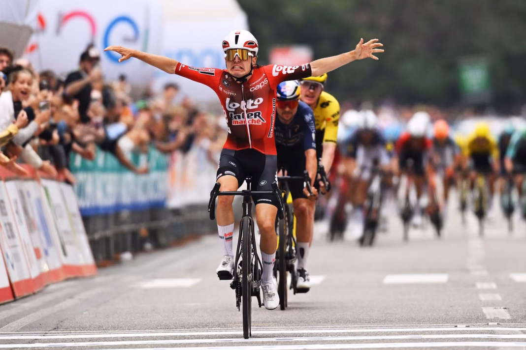Tom Pidcock, Jarno Widar and Matteo Jorgenson racing at Tre Valli Varesine 2026