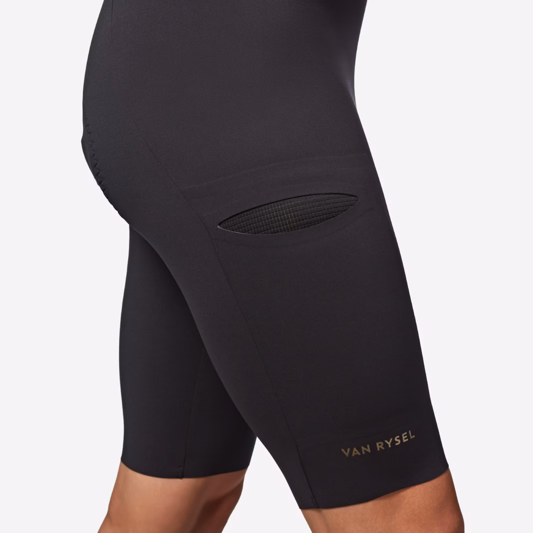Close view of a thigh storage pocket on Van Rysel EDR Ultra bib shorts